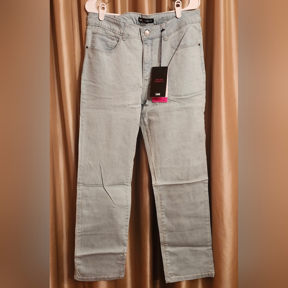 Lee Classic Fit Light Blue Jeans - Picture 1 of 15